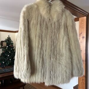 SAGA FOX elegant cream fur coat.